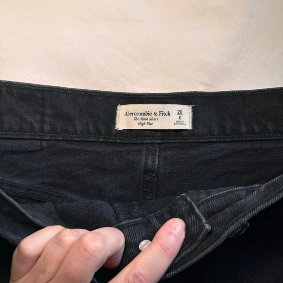 A&F High Rise Mom Short - Picture 3 of 4